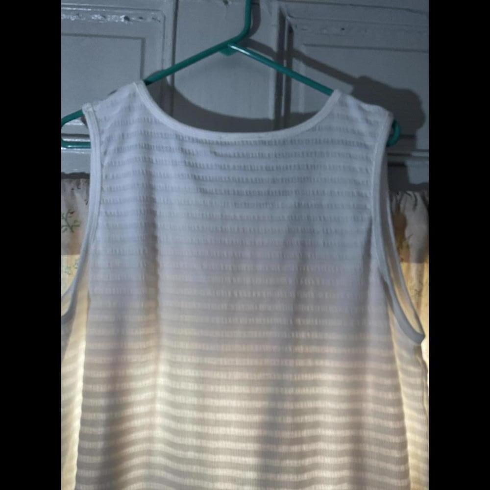 Tint and Shadow White Textured Sleeveless Blouse with side ButtonS XL - Picture 7 of 8